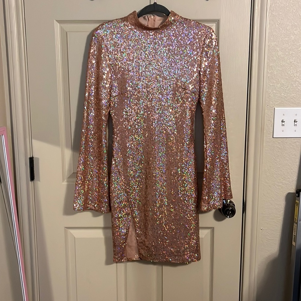 City Vibe rose gold sequin party dress. Size 5 NWOT